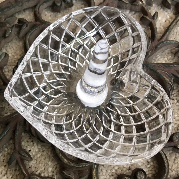 Crystal Cut Heart Shaped Jewlery Holder Trinket Dish 4 1/2” x 4” approx Glass - Picture 2 of 10